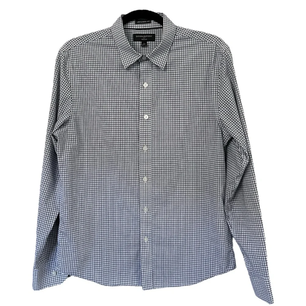 Banana Republic - Men’s Slim Untucked Fit Button Down Dress Shirt | Size Medium